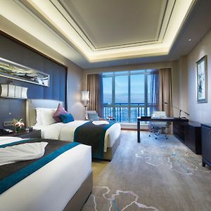 2 Single Standard Lounge Access SM